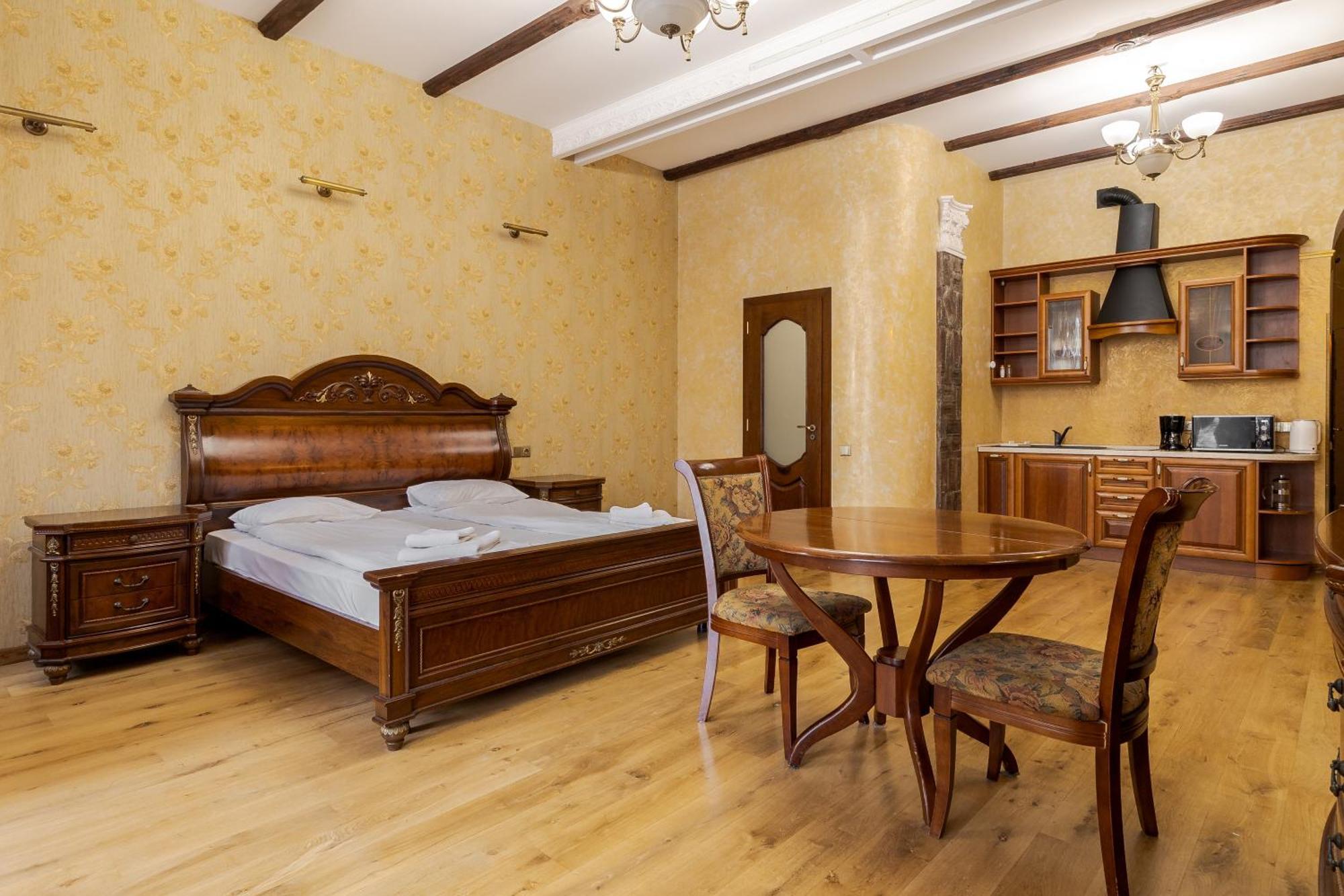 Апартаменти На Площі Ринок, 20 Lviv Exteriör bild