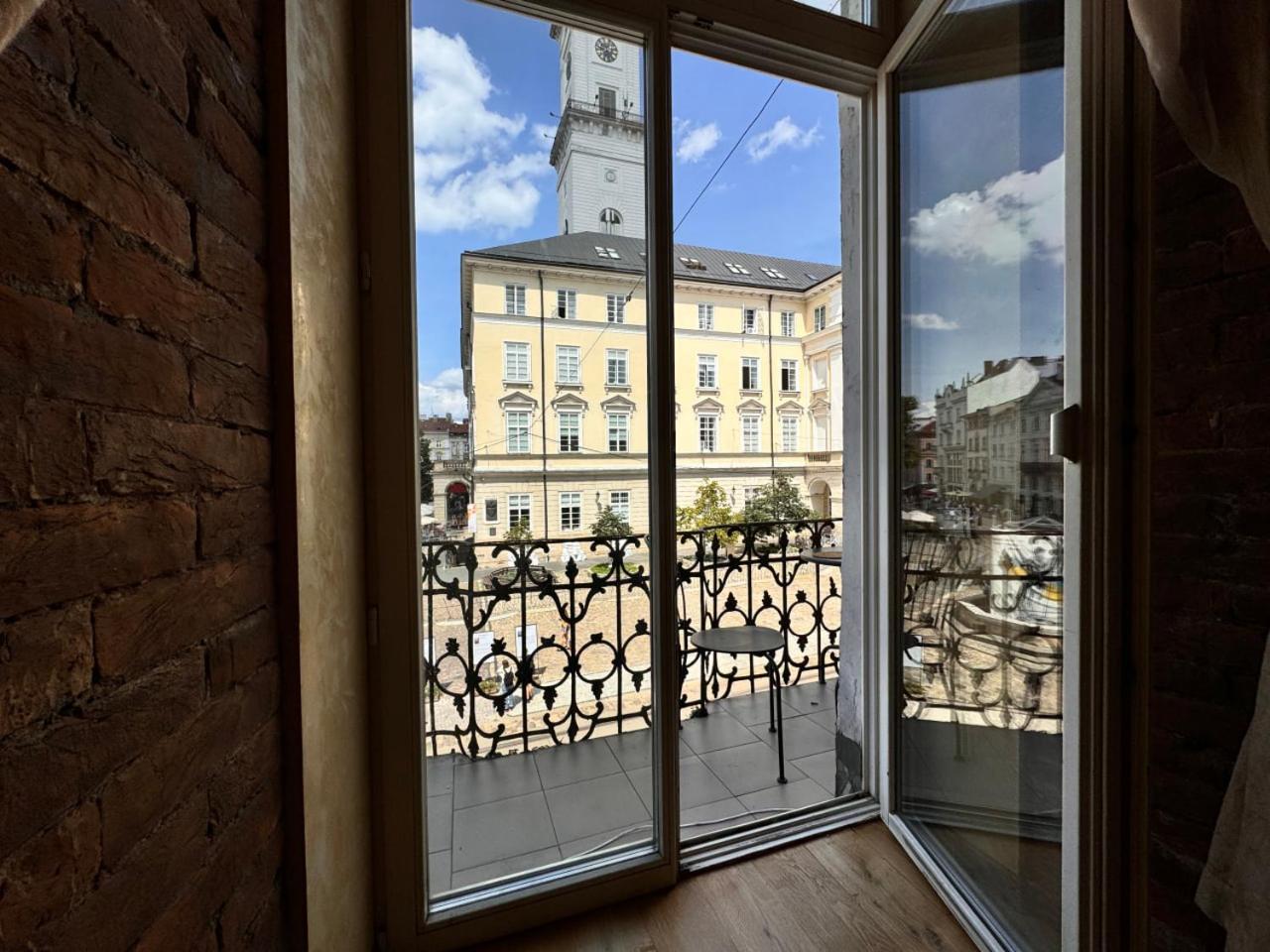 Апартаменти На Площі Ринок, 20 Lviv Exteriör bild