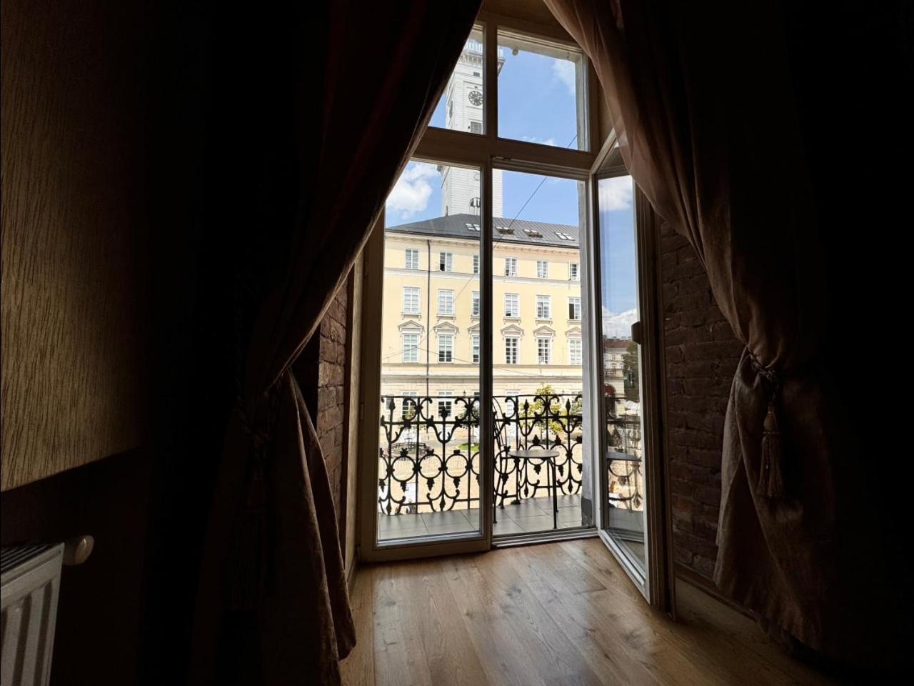 Апартаменти На Площі Ринок, 20 Lviv Exteriör bild